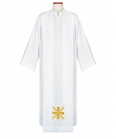 Alba kapłańska z haftowanym złotym krzyżem